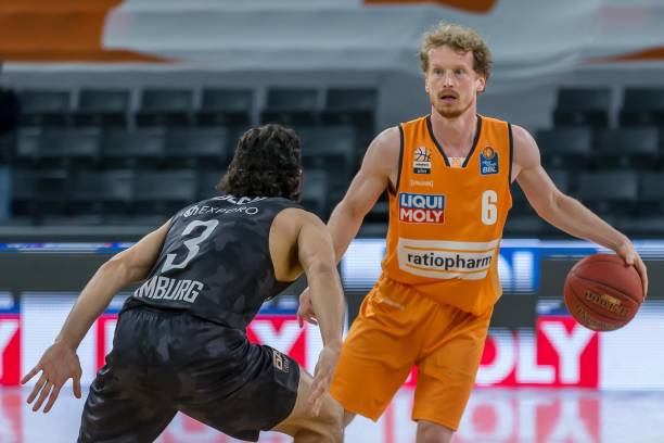 赛中对邓涵 赛中对邓涵